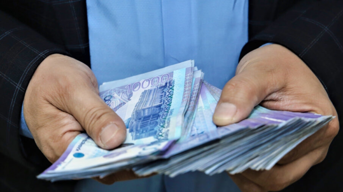 Qostanai ákimdiginde 6 mln teńgeni qoldy etken jattyqtyrýshy ustaldy