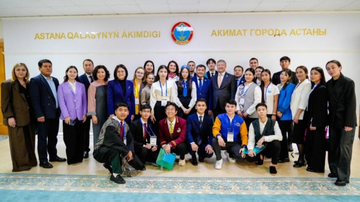 Jas kóshbasshylar áleýmettik bastamalardy talqylaý úshin Astana máslihatynyń depýtattarymen kezdesti