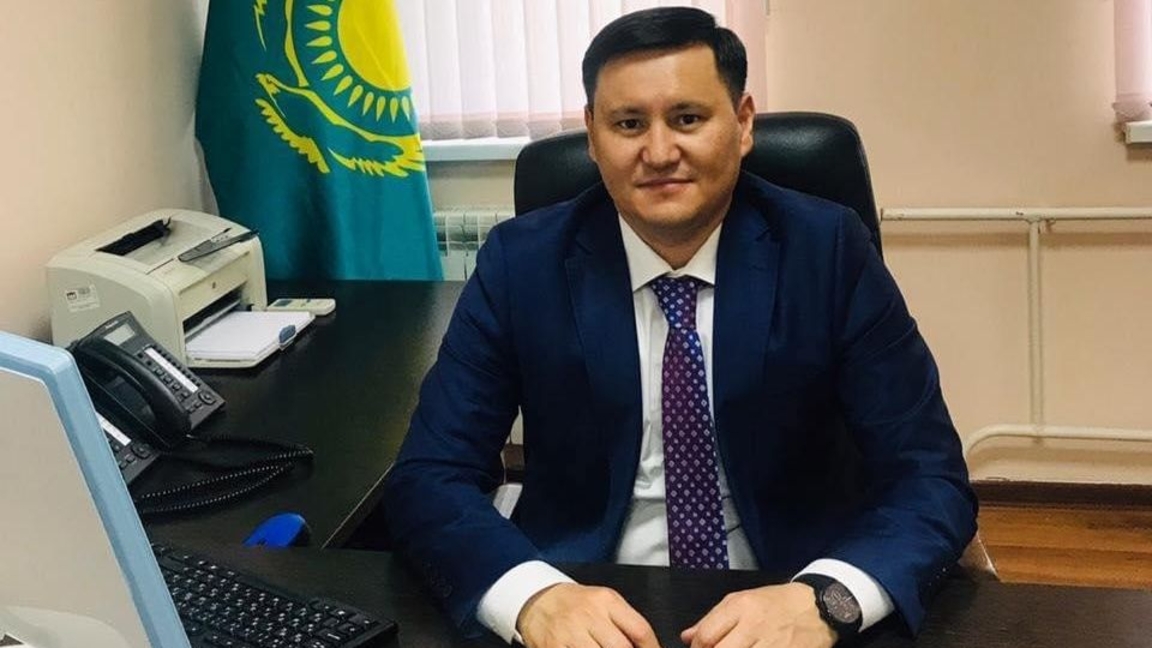 Oraldaǵy qalalyq sottyń tóraǵasy 1,5 million teńge para alǵan kezinde ustaldy