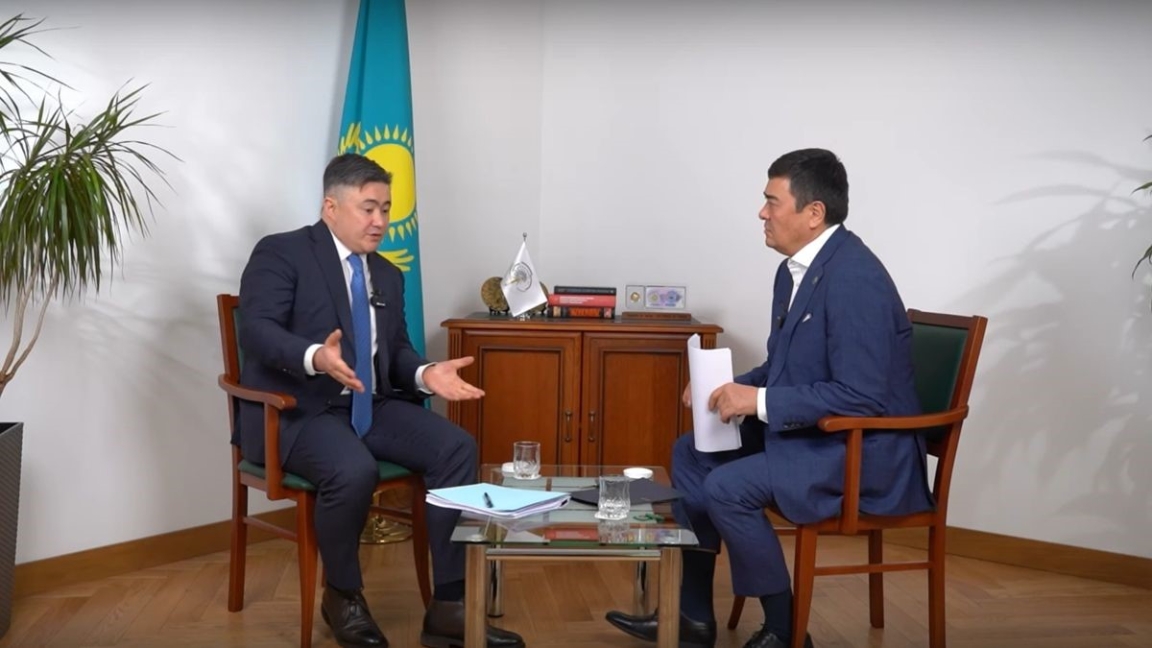 "Áli úńireiip tur".  Súleimenov 1 AQSh dollarynyń 180-nen 360-380 teńgege bir-aq kóterilgen kezdi eske saldy