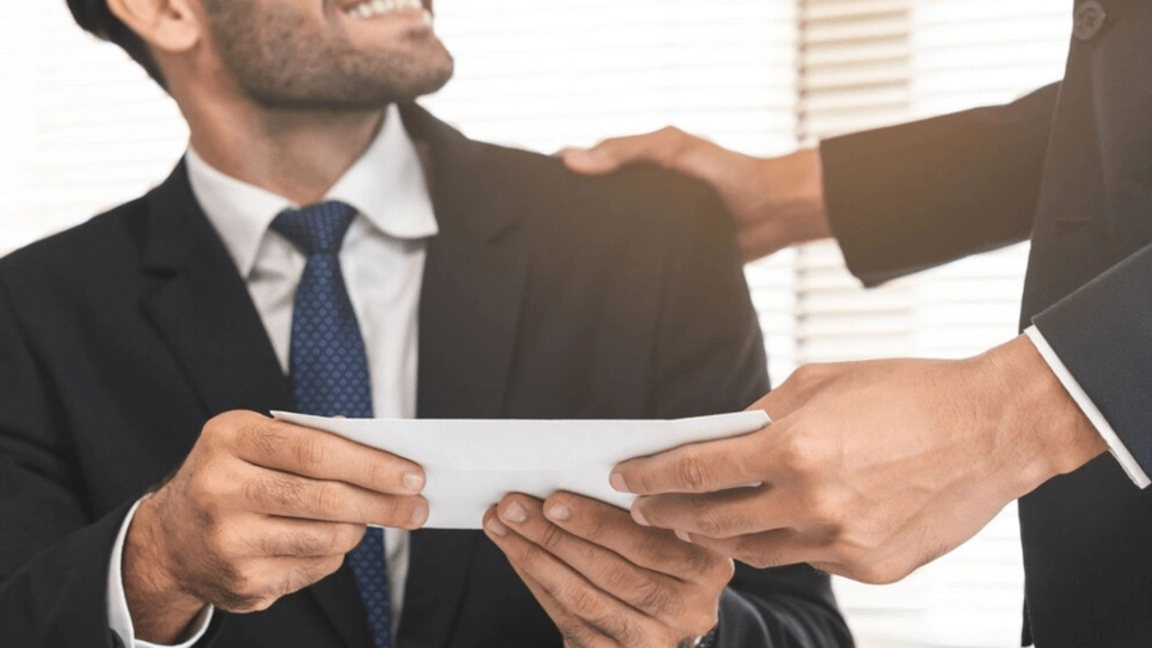 كونۆەرتتەگٸ جالاقى: ەلٸمٸزدە جۇمىس ٸستەيتٸن ەربٸر ٷشٸنشٸ ازامات ٶز تابىسىن جاسىرادى