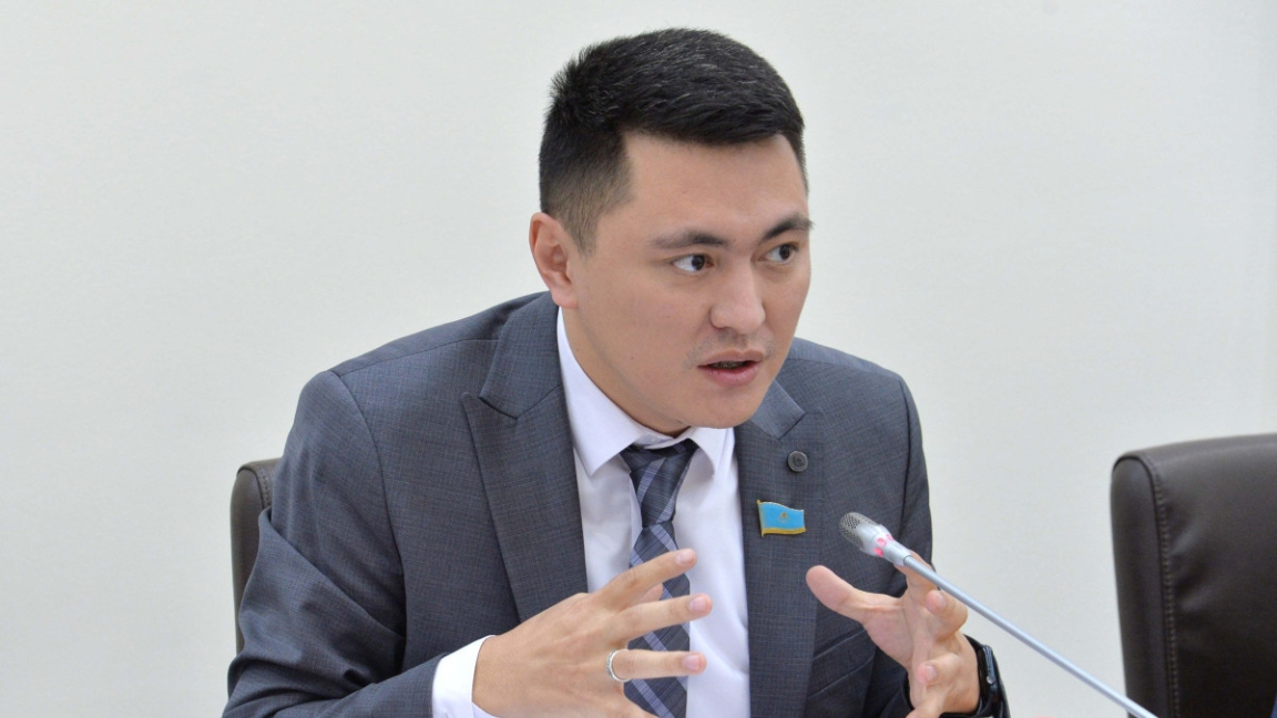 “Bul bank naǵyz monopolistke ainaldy”. Depýtat Muqaev Kaspi bankiniń keshbek júiesin synǵa aldy