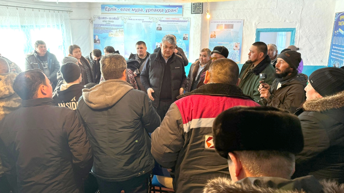 Ермек Көшербаев басшылар аяқ баспаған шекара маңындағы Шанағатты ауылының тұрғындарымен кездесті
