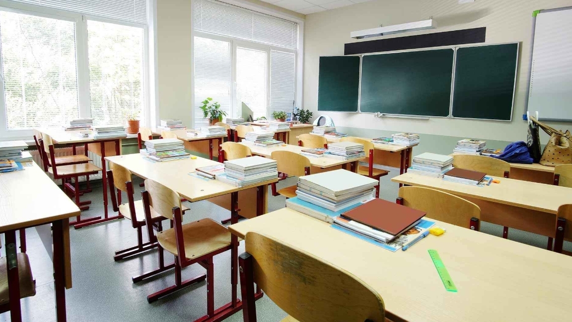 Atyraýda belgisiz bireý muǵalimnen 80 mln teńge talap etip, mektepti jaryp jiberetinin aitqan