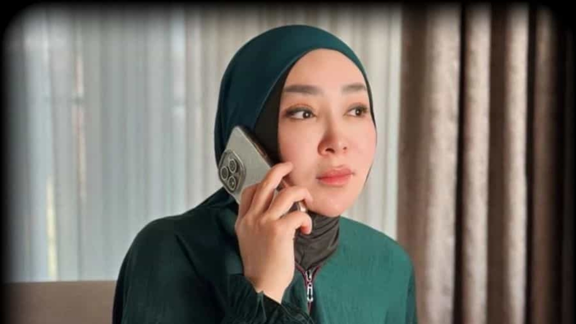 "Biz tonaýshy bolyp shyǵa keldik?!".  Ainur Tursynbaeva óz biznesin synaǵandarǵa jaýap berdi