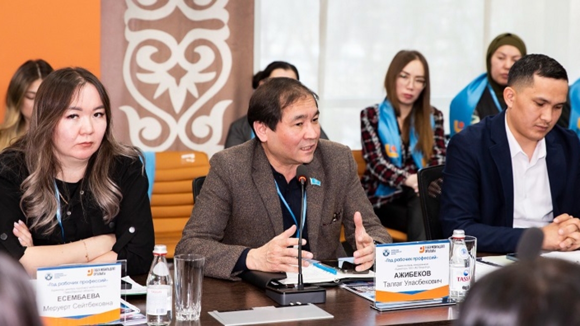 Almaty oblysynda eńbek adamynyń bedelin kóterýge qatysty forým ótti