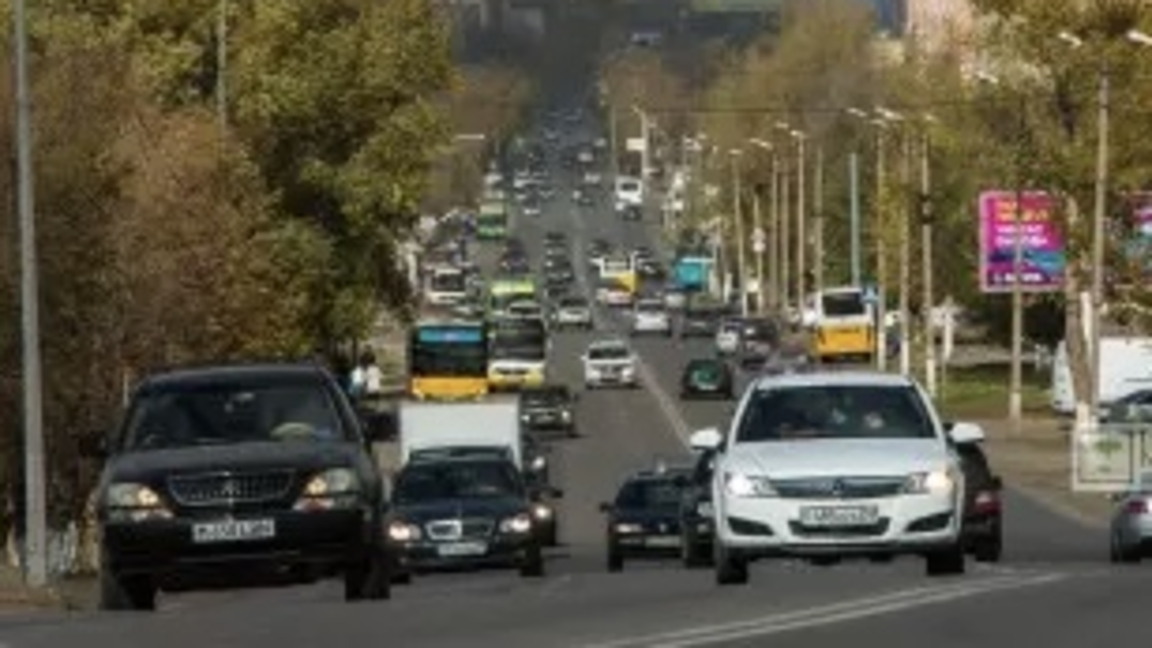 “5 mln 700 myń”. Qazaqstanda kólik sany artqanymen, olar eskirip barady