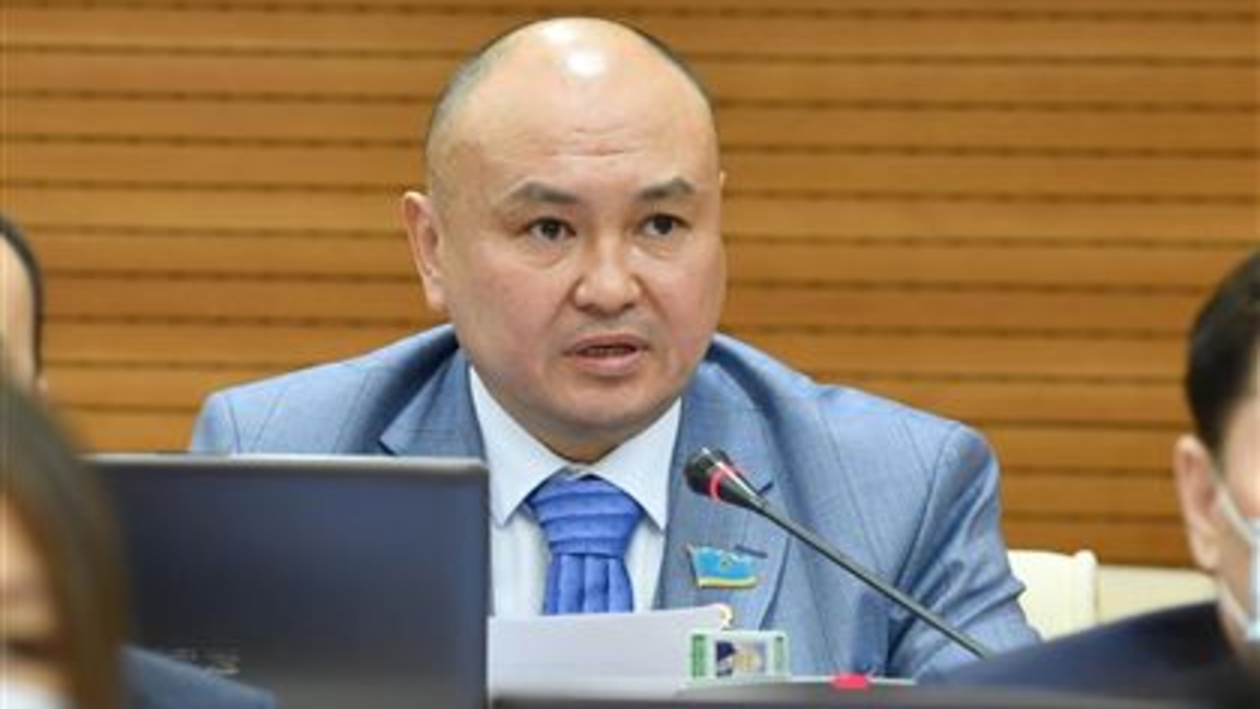 ينفليۋەنسەرلەر سالىق تٶلەۋگە مٸندەتتٸ جەنە زاڭسىز لوتەرەيالاردى توقتاتۋ قاجەت — ەرلان سايىروۆ