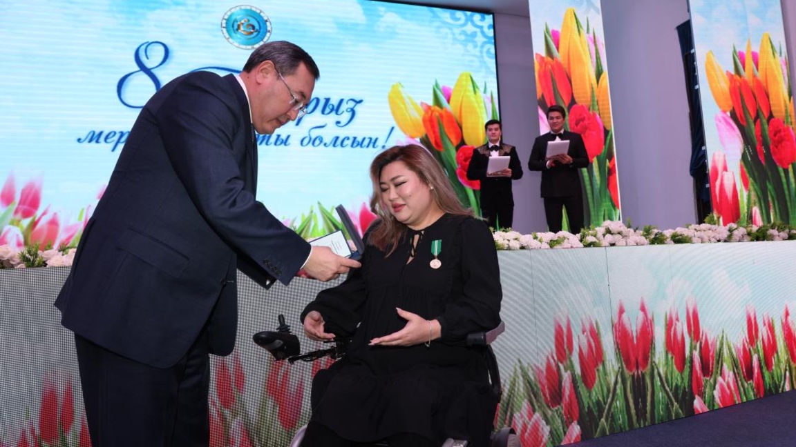 الماتى وبلىسىندا ەڭبەگٸمەن تانىلعان ەيەلدەر ماراپاتتالدى