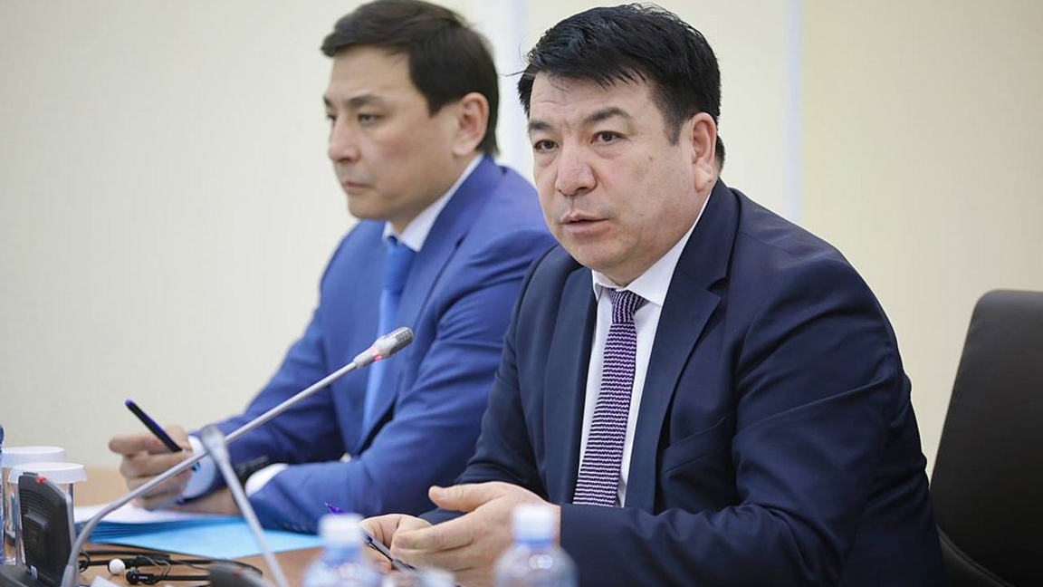 “Bilim alý tek aqshamen shektelmeýi kerek”. Ministr oqýshylarǵa baǵa úshin bonýs berý týraly pikir bildirdi
