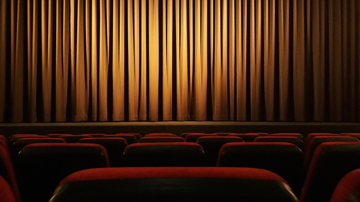"Kim barady?". Jýrnalist shalǵaidaǵy teatrlardyń máselesin kóterdi