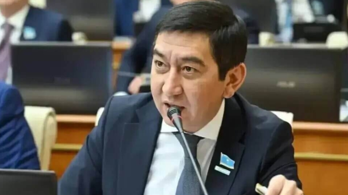 "175 aýylda dárigerler halyqqa úiden qyzmet kórsetken". Depýtat Zaiytov pikir bildirdi