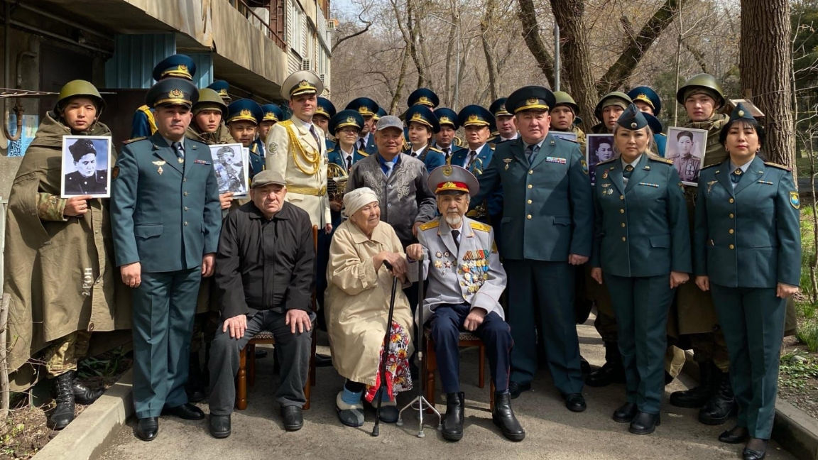 Almatyda ulandyqtar 101 jastaǵy soǵys ardagerine qurmet kórsetti