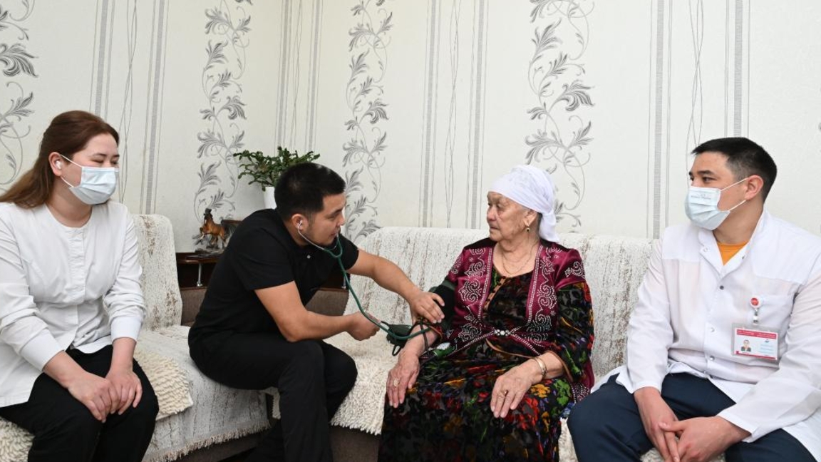 جەتٸسۋدا ارداگەرلەرگە ٷيدە مەديتسينالىق قىزمەت كٶرسەتٸلٸپ جاتىر