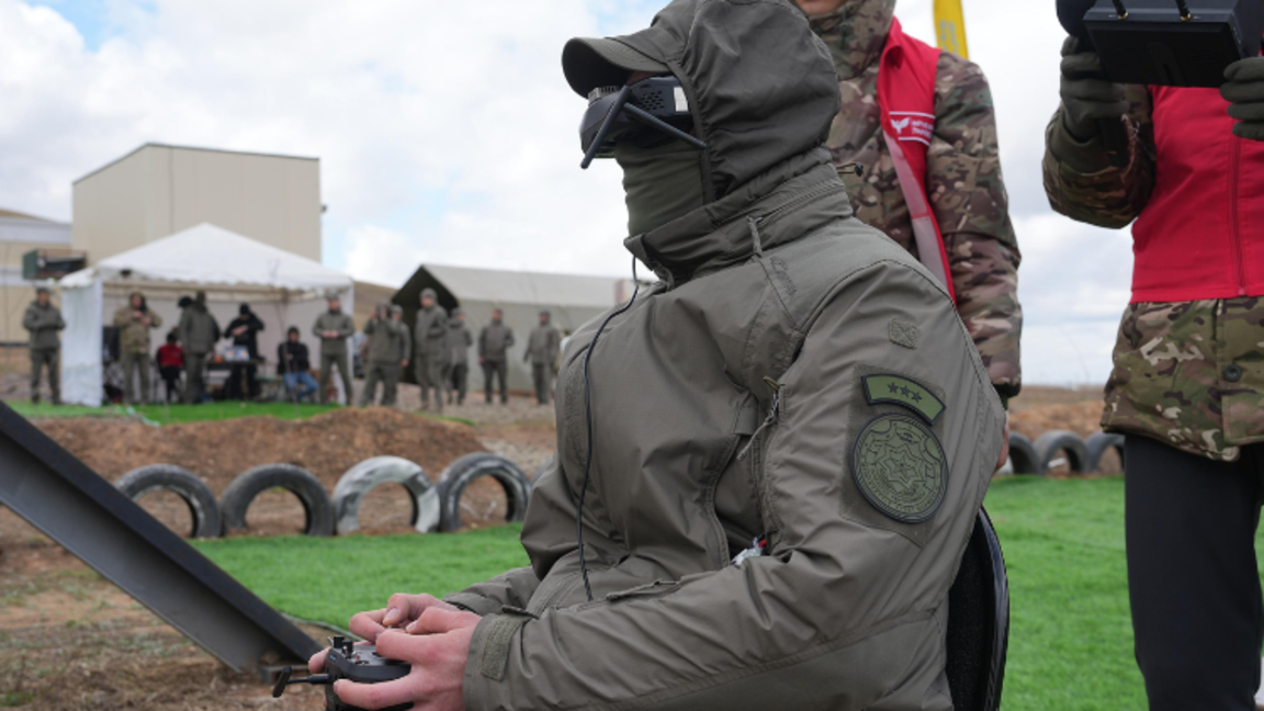 Qazaqstanda alǵash ret FPV-dron operatorlary arasynda kúshtik qurylymdar týrniri ótti