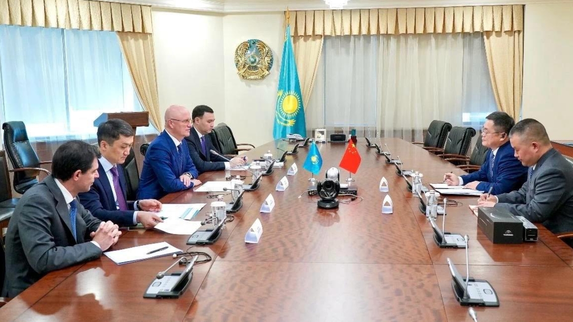 Роман Скляр Yutong трансұлттық компаниясының басшысымен кездесті
