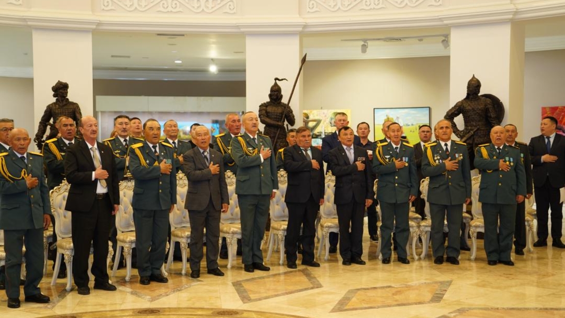 Отан қорғаушылар күніне орай алғашқы әскери дайындық пәні мұғалімдері марапатталды