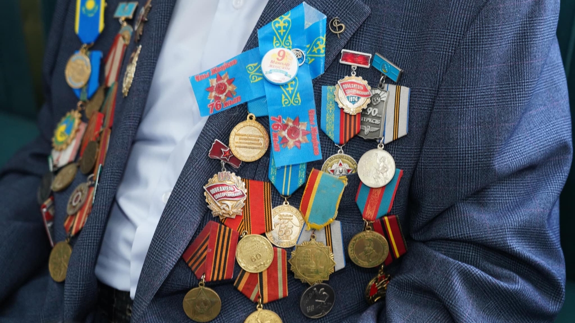 Uly Jeńistiń 80 jyldyǵy: Ordabasydaǵy ardagerge Prezident atynan quttyqtaý men medal tabystaldy