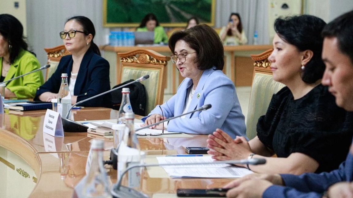 «Отбасы – ұлт болашағы»: Өскеменде отбасы құндылықтары мен еңбек мәдениеті талқыланды