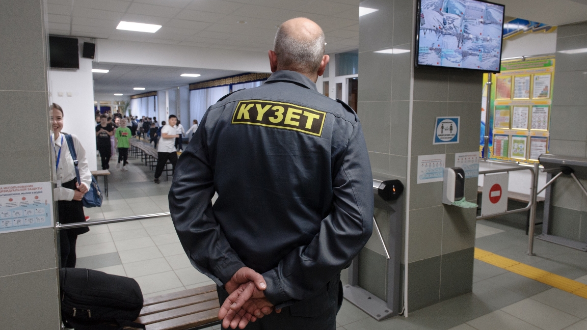 "25 пен 50 жас аралығы, арнайы дайындық және ..". Мектеп күзетіне қойылатын жаңа талаптар бекітілді