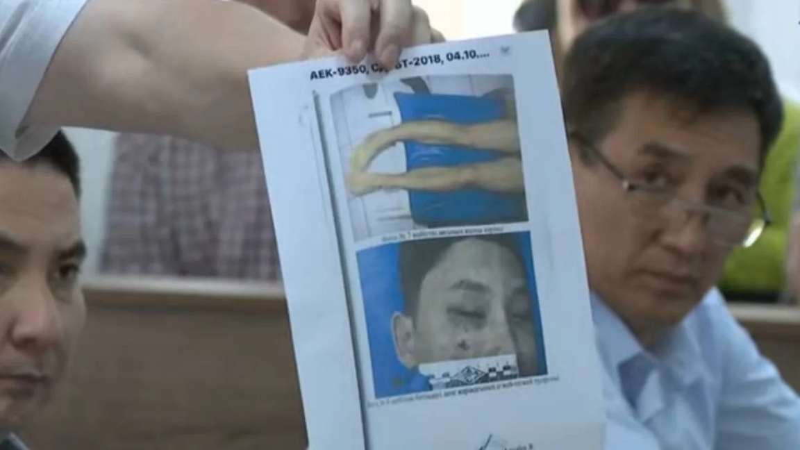 سوتتا شەرزاتتىڭ مەيٸتٸنٸڭ سۋرەتٸ كٶرسەتٸلدٸ
