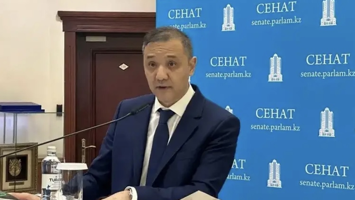 “Azamattardyń ózderi kináli”. Qizatov qarjy alaiaqtarynyń qurbany bolǵandar jaily aitty