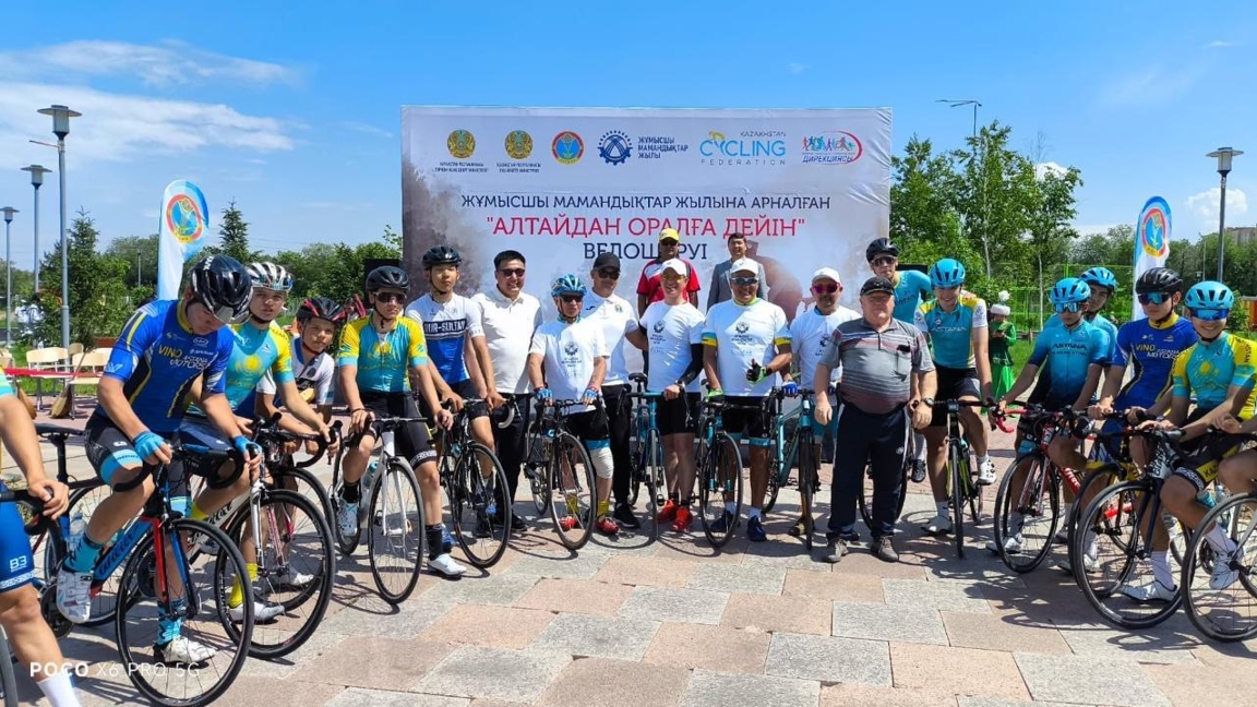 «Altaidan Oralǵa deiin» velosherýi Astanaǵa jetti