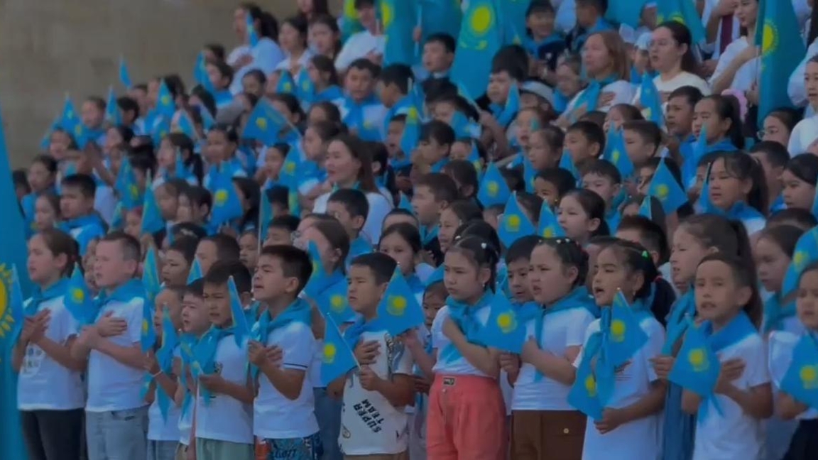 استانادا 10 مىڭنان استام بالا بٸر مەزەتتە مەملەكەتتٸك ەنۇراندى ورىندادى