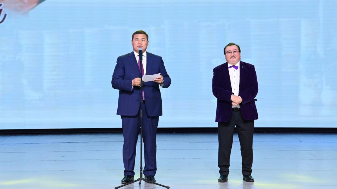 Qyzylordada aqyn Ulyqbek Esdáýlettiń shyǵarmashylyq keshi ótti