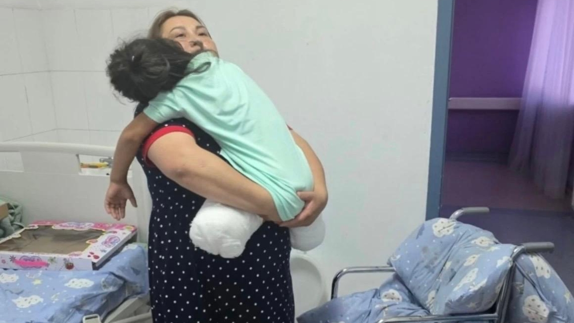 استاناداعى اۆتوبۋس اپاتى: ەكٸ اياعىنان ايىرىلعان 8 جاستاعى قىزدىڭ قازٸرگٸ جاعدايى بەلگٸلٸ بولدى