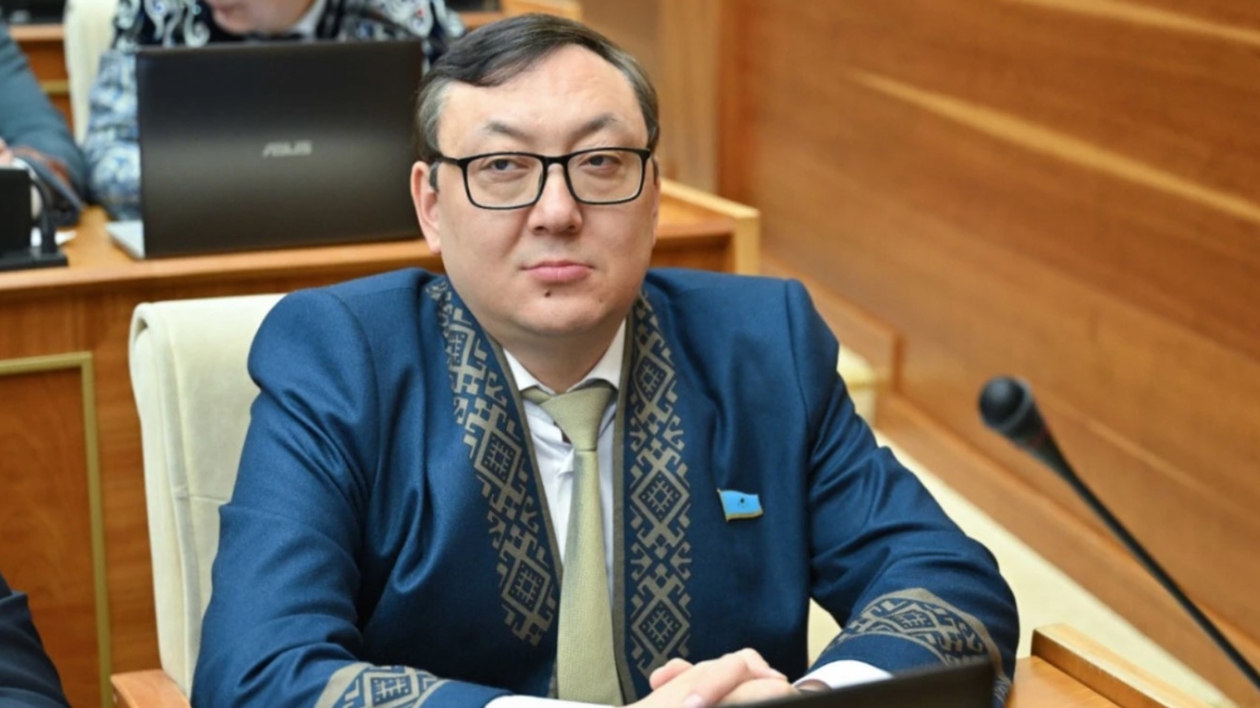 دەپۋتات بٸرنەشە جۇمىسشى ماماندىقتاردىڭ جالاقىسىن ٶسٸرۋدٸ ۇسىندى