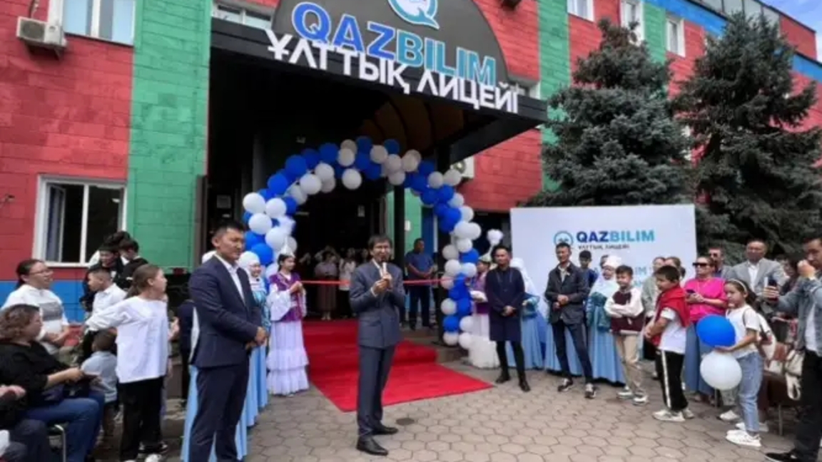 Qazbilim مەكتەبٸنە قاتىستى داۋ شىقتى