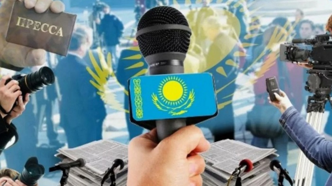 ەۋەزوۆ اۋدانى باسشىلىعى جۋرناليستەردٸ تٶل مەرەكەسٸمەن قۇتتىقتادى