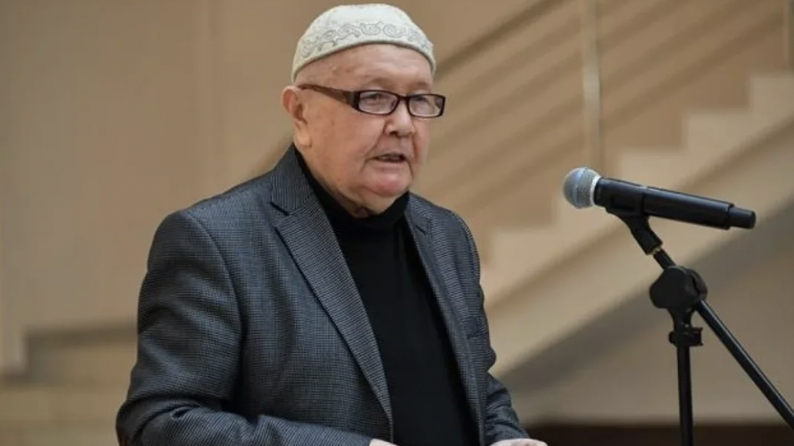 Professor Káken Qamzin qartaiǵan shaǵynda jalǵyz úiinen aiyrylǵaly otyr