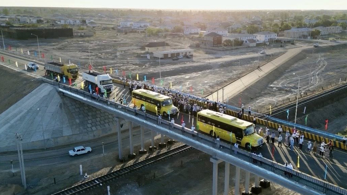 جاڭاقورعاندا تەمٸرجول ارقىلى ٶتەتٸن اسپالى كٶپٸر پايدالانۋعا بەرٸلدٸ