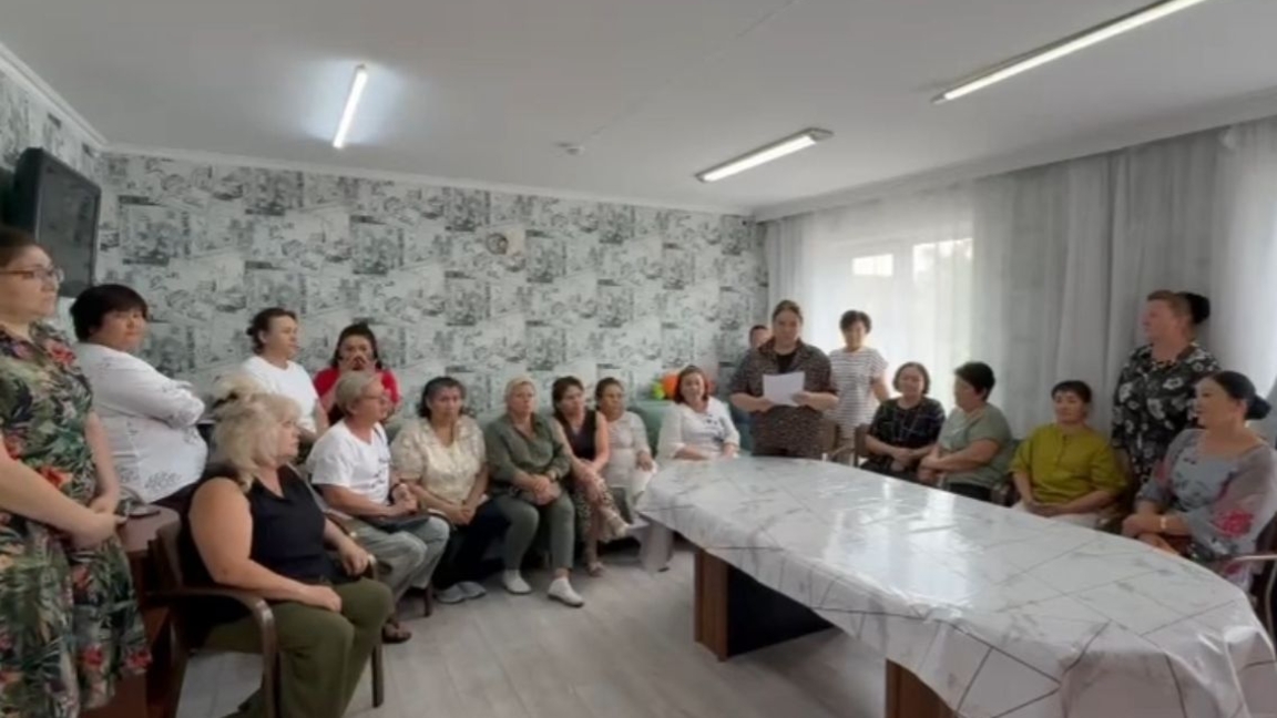 «Өз еркімізбен кетпейміз»: Алматыдағы балалар үйінің ұстаздары билікке үндеу жолдады