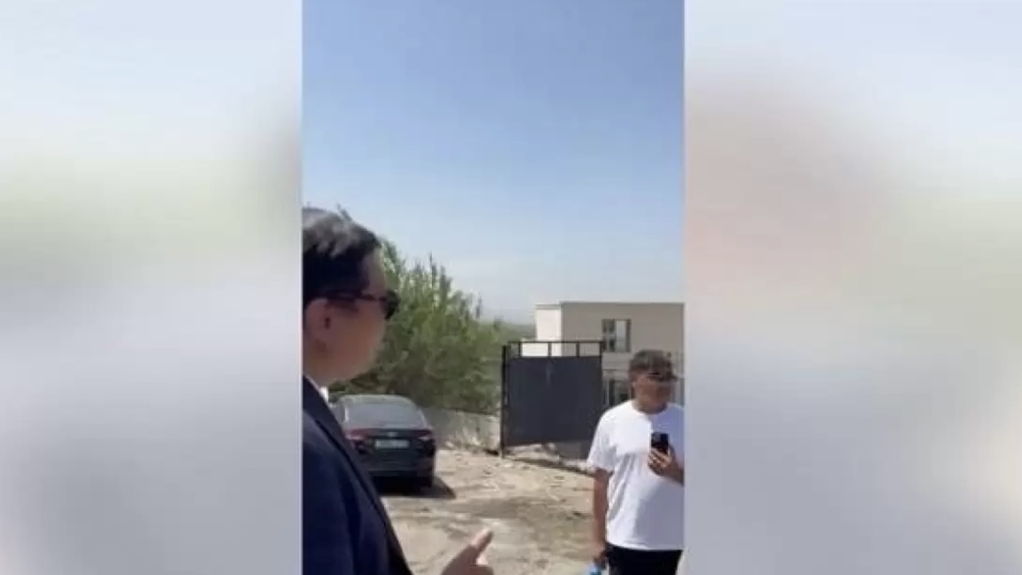 الماتىدا زاڭسىز سالىنعان تاۋنحاۋس بۇزىلدى: مەنشٸك يەسٸ ٶزٸن ٶرتەمەك بولدى