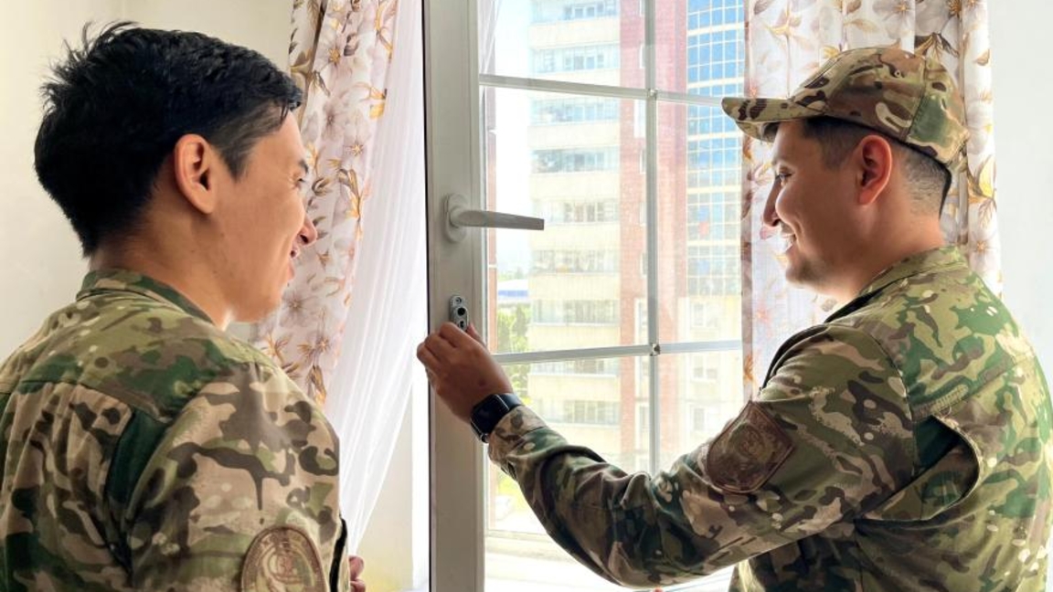الماتىدا بالالاردىڭ تەرەزەدەن قۇلاۋىن بولدىرماۋ ٷشٸن قاۋٸپسٸزدٸك شارالارى كٷشەيتٸلدٸ