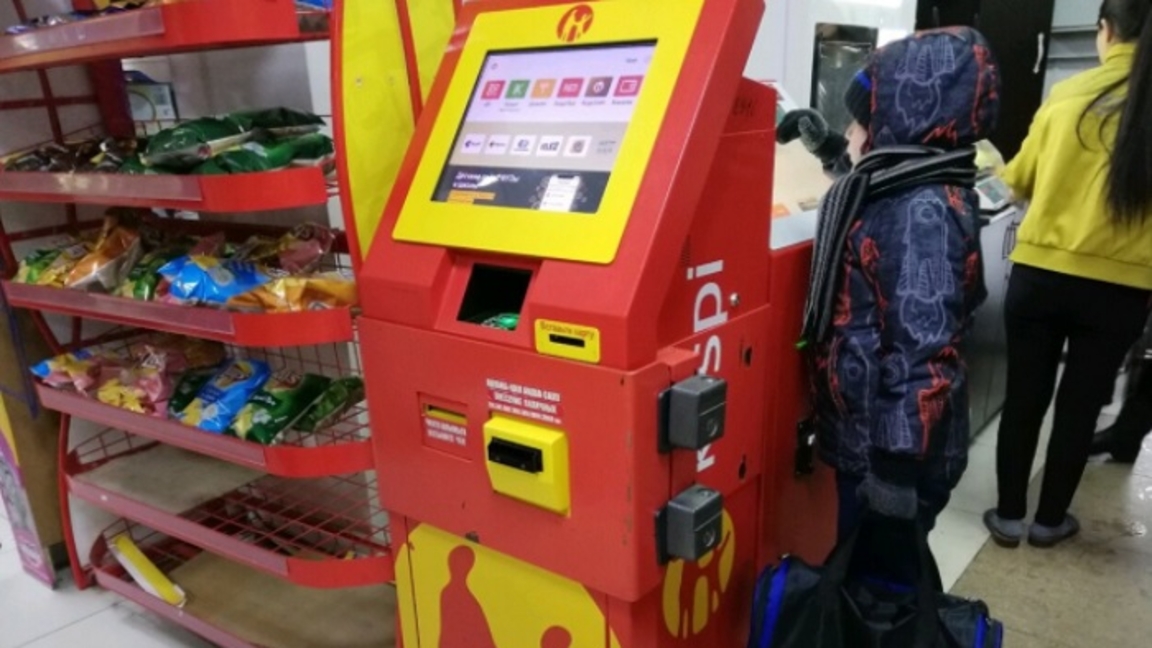 ەندٸ بانكوماتتان كارتاعا 500 مىڭ تەڭگەدەن اسا اقشا اۋدارعان ادامنان جسن كٶرسەتۋ تالاپ ەتٸلەدٸ