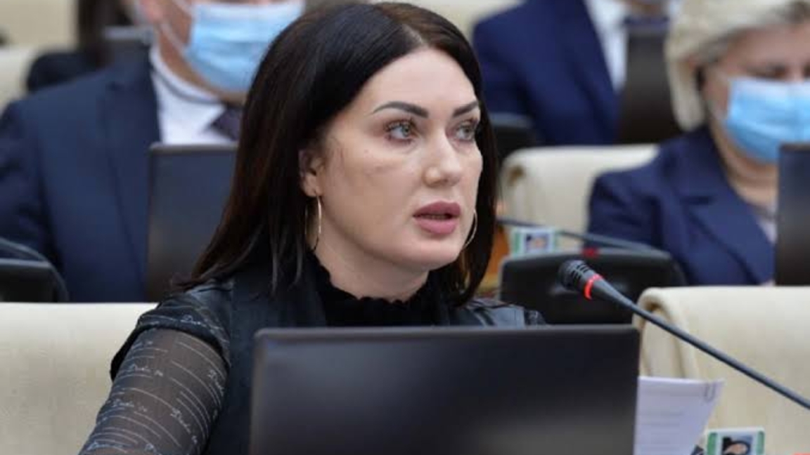 “بەيجاي قاراي المايمىن”. مەجٸلٸس دەپۋتاتى ەسكەردەگٸ ساربازداردىڭ قازاسىنا نازار اۋداردى