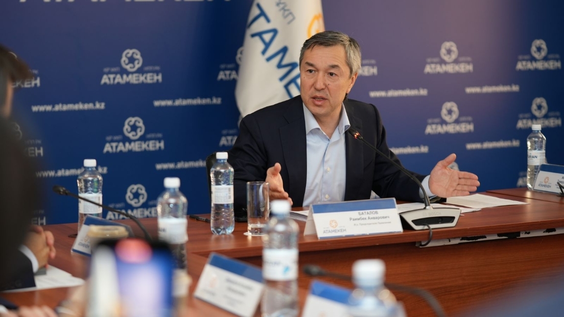 "Atameken" Batalovtyń otstavkasy týraly aqparatty joqqa shyǵardy