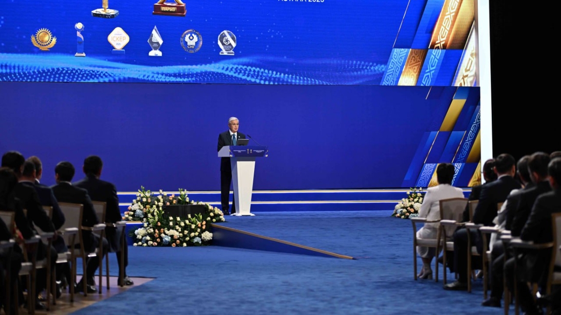 "يمپورت ٶتە كٶپ, ول كٶزگە كٶرٸنٸپ تۇر". توقاەۆ ٶتكٸر سىن ايتتى