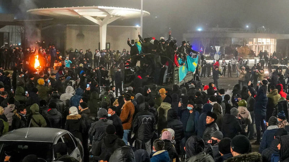 Darhan Satybaldy Qańtar kezinde kúieýinen aiyrylǵan áielderdiń baspana máselesine qatysty pikir bildirdi