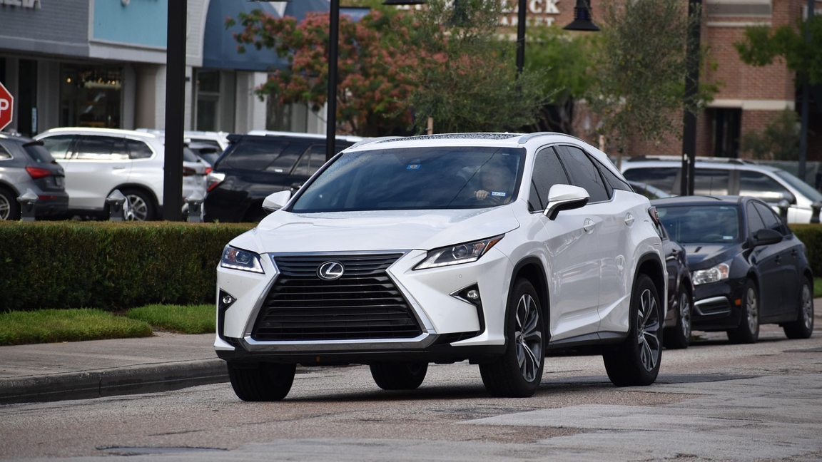 Lexus كٶلٸكتەرٸندە قاۋٸپتٸ اقاۋ انىقتالدى: 144 مىڭ اۆتوكٶلٸك كەرٸ شاقىرىلدى