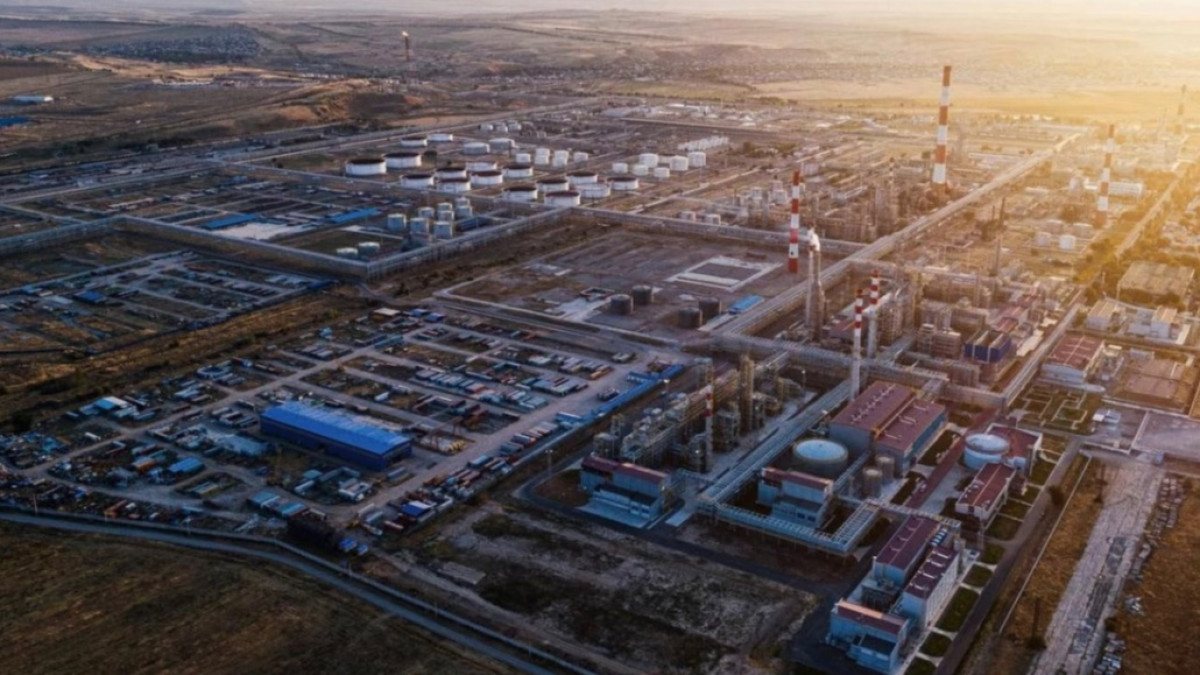 Shymkent munai óńdeý zaýyty merziminen buryn iske qosyldy