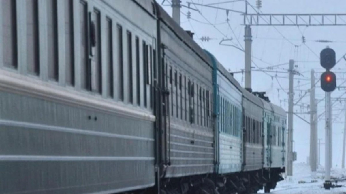 Қарағандыда пойыз жол жөндеушіні қағып мерт қылды
