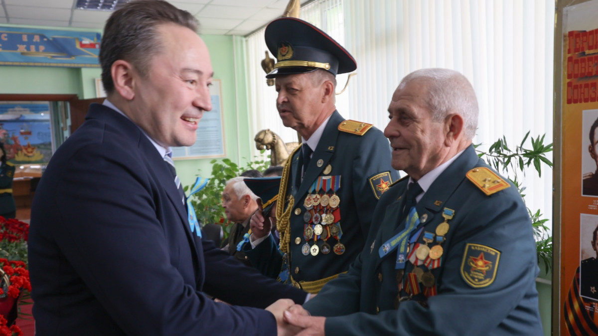 Сәтбаев университетінде Отан қорғаушылар күні мен Ұлы Жеңіс мерекесіне арналған салтанатты құттықтау өтті