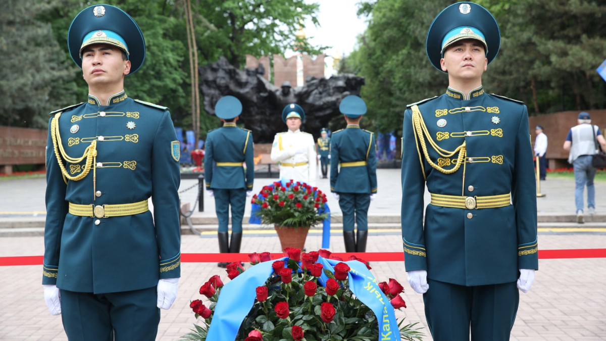 Алматыда Жеңіс күні аталып өтіп, соғыс қаһармандарының рухына тағзым етілді