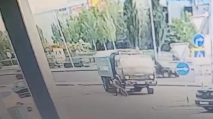 Астанада тағы бір баланы жүк көлігі қағып кетті