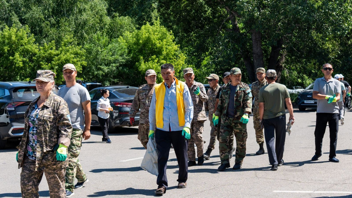 «Таза Қала – Таза болашақ»: Өскемен жастары сенбілікке шықты